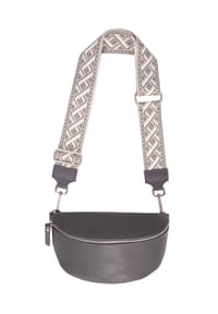 Seasons of April - Gürteltasche Crossbody Bag Helen Schultertasche, Umhängetasche in Gr. M, 100% Leder mit breitem Gurt - Cognac