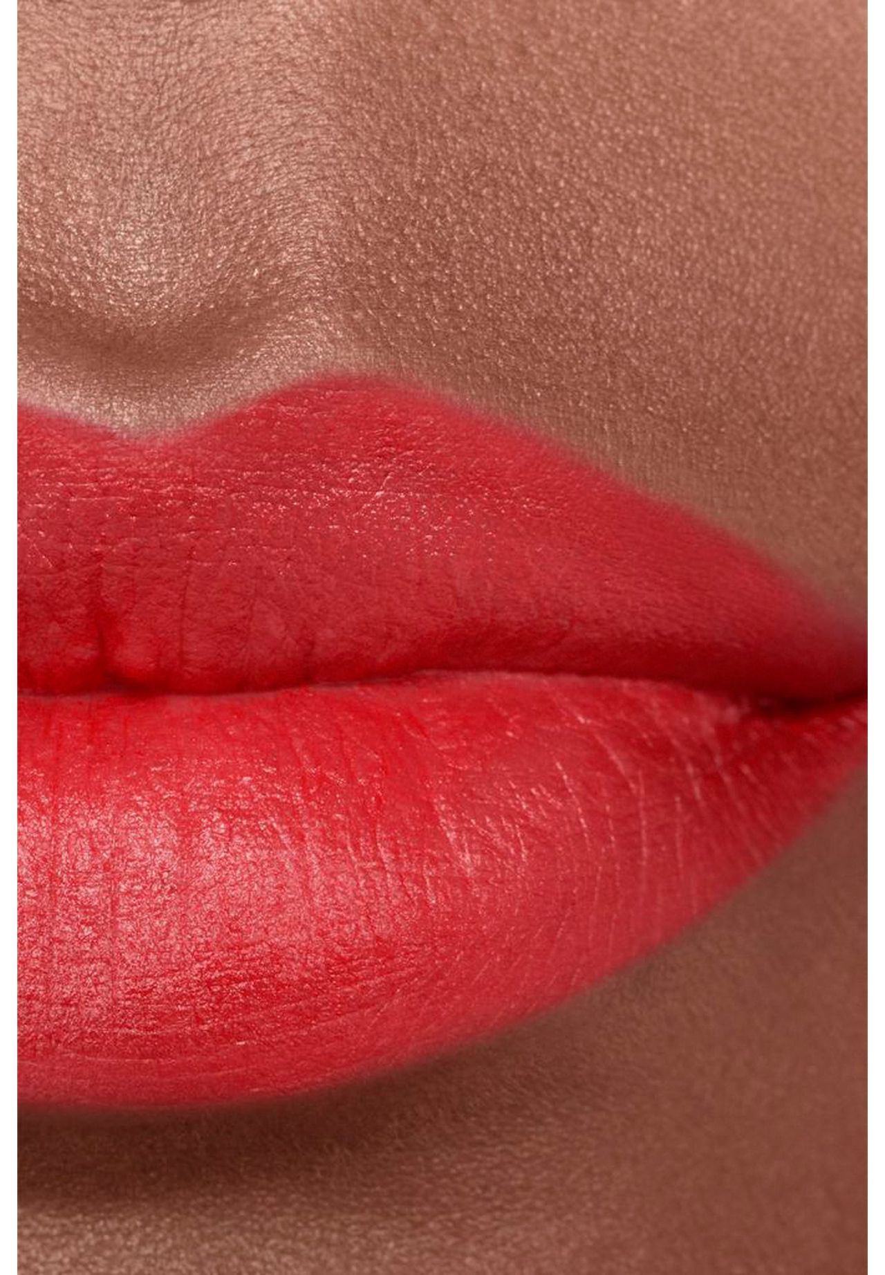 CHANEL ROUGE ALLURE VELVET MATTIERENDER LIPPENSTIFT MIT HOHER 