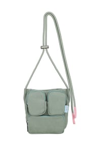 Fritzi aus Preußen - Schultertasche Donny Cross mit zwei aufgesetzten Vordertaschen - Berry