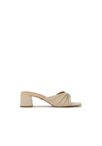 kazar - Pantoletten aus Leder mit Falten und Absatz - Beige
