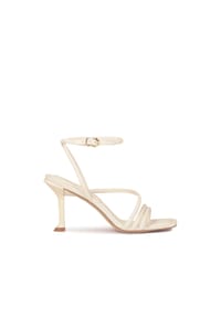 ONE ELEMENT - Beigefarbene Sandalen mit modischem Absatz - Beige