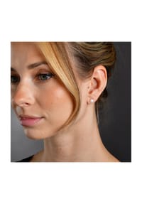 Adelia's Modern Essentials - Ohrringe – Ohrstecker aus 925 Silber mit Süßwasserperle - weiß