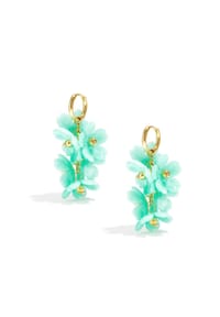 Adelia's - Ohrringe Ohrhänger mit Blumenkranz aus Acryl - babyblau