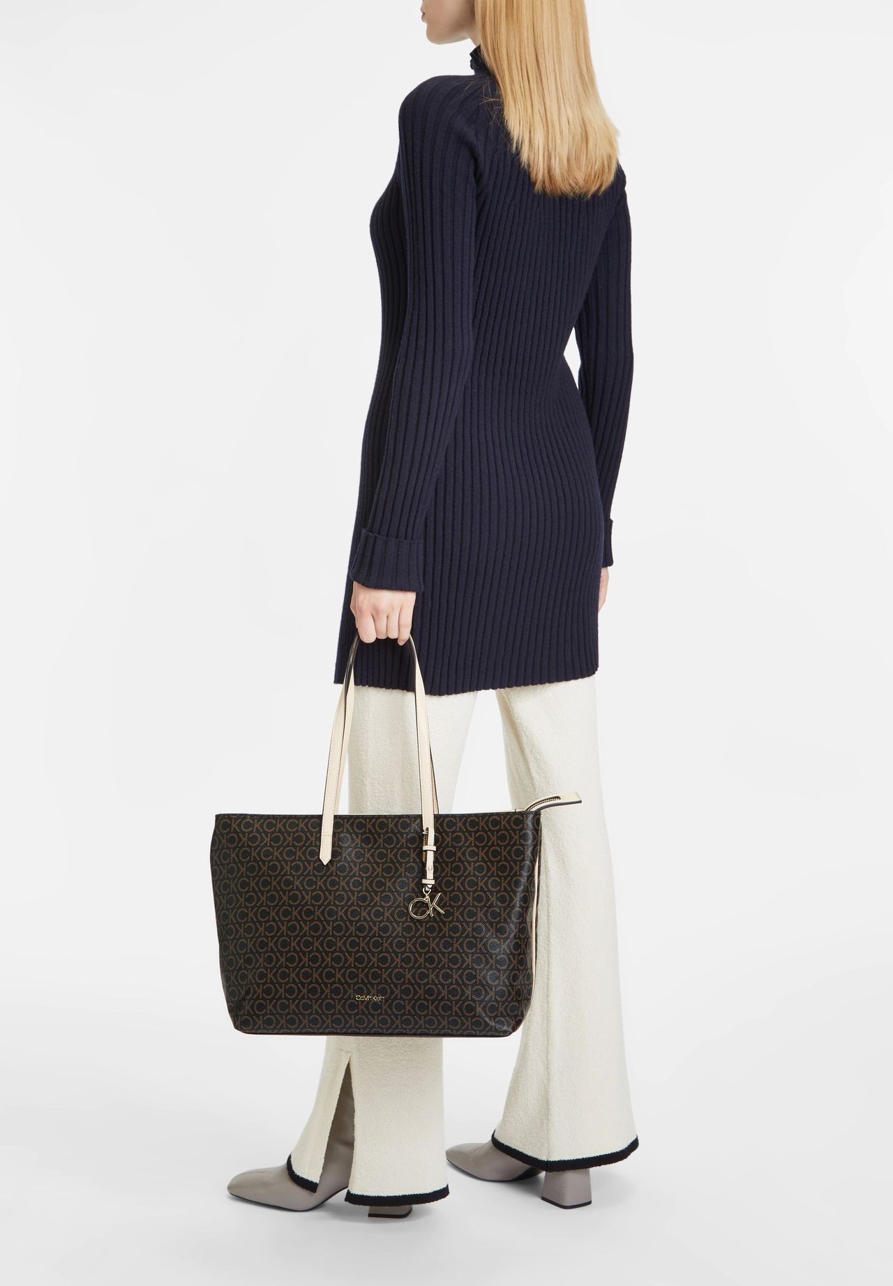 Calvin Klein CK MUST Shopper, Lederoptik, Emblem, Anhänger, für  