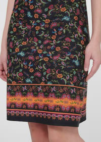 MADELEINE - Bedrucktes Kleid mit Wasserfallausschnitt - schwarz / multicolor