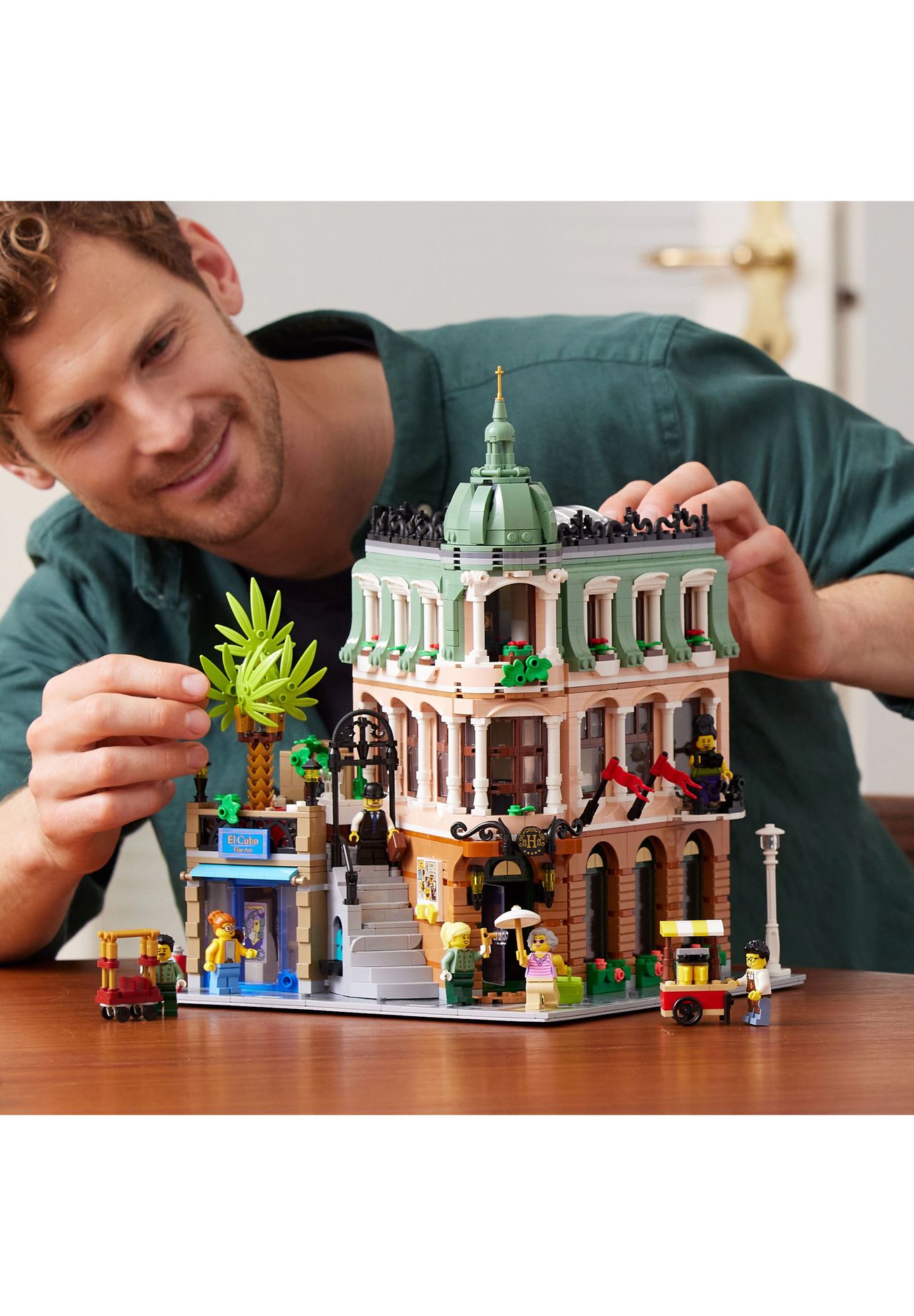 LEGO® Creator Expert - 10297 Boutique-Hotel | GALERIA