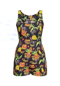 QUEEN KEROSIN - Overall mit tropischem All-Over-Print Hibiskus Black - mehrfarbig