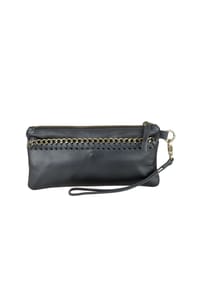 collezione alessandro® - Clutch Dubai aus Leder mit goldenen Metallen - schwarz