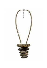 collezione alessandro® - Lange Kette Savanna mit großem Holzanhänger - braun