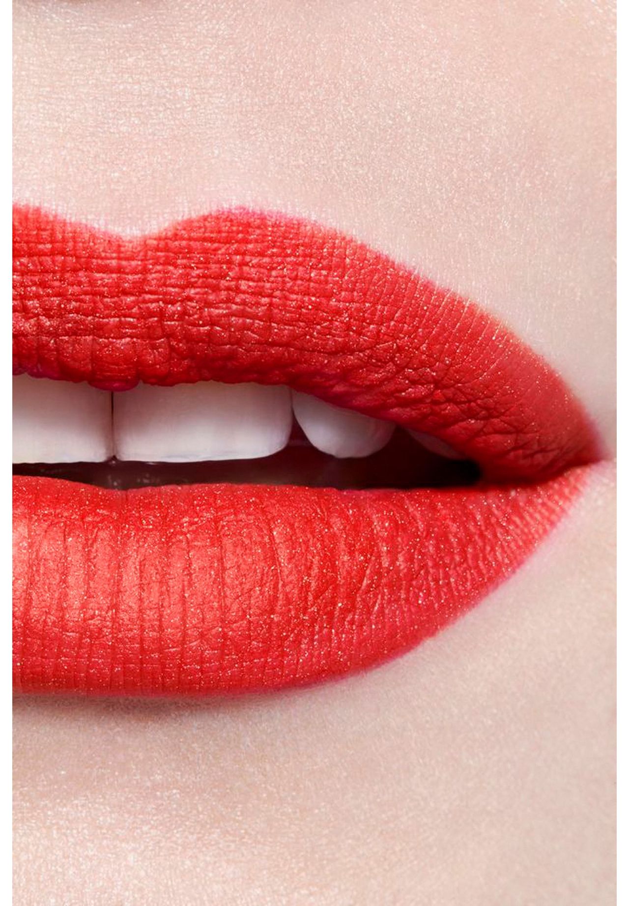 CHANEL ROUGE ALLURE VELVET MATTIERENDER LIPPENSTIFT MIT HOHER 