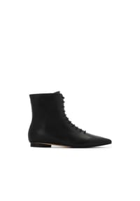 ONE ELEMENT - Schwarze Lederstiefel mit Reißverschluss und silberner Logo-Verzierung an der Spitze - Schwarz
