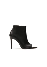 kazar - Schwarze spitz zulaufende, offene Stiefel - Schwarz