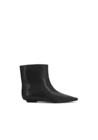 ONE ELEMENT - Stiefeletten aus Leder zum Schieben mit verlängerten Nasen - Schwarz