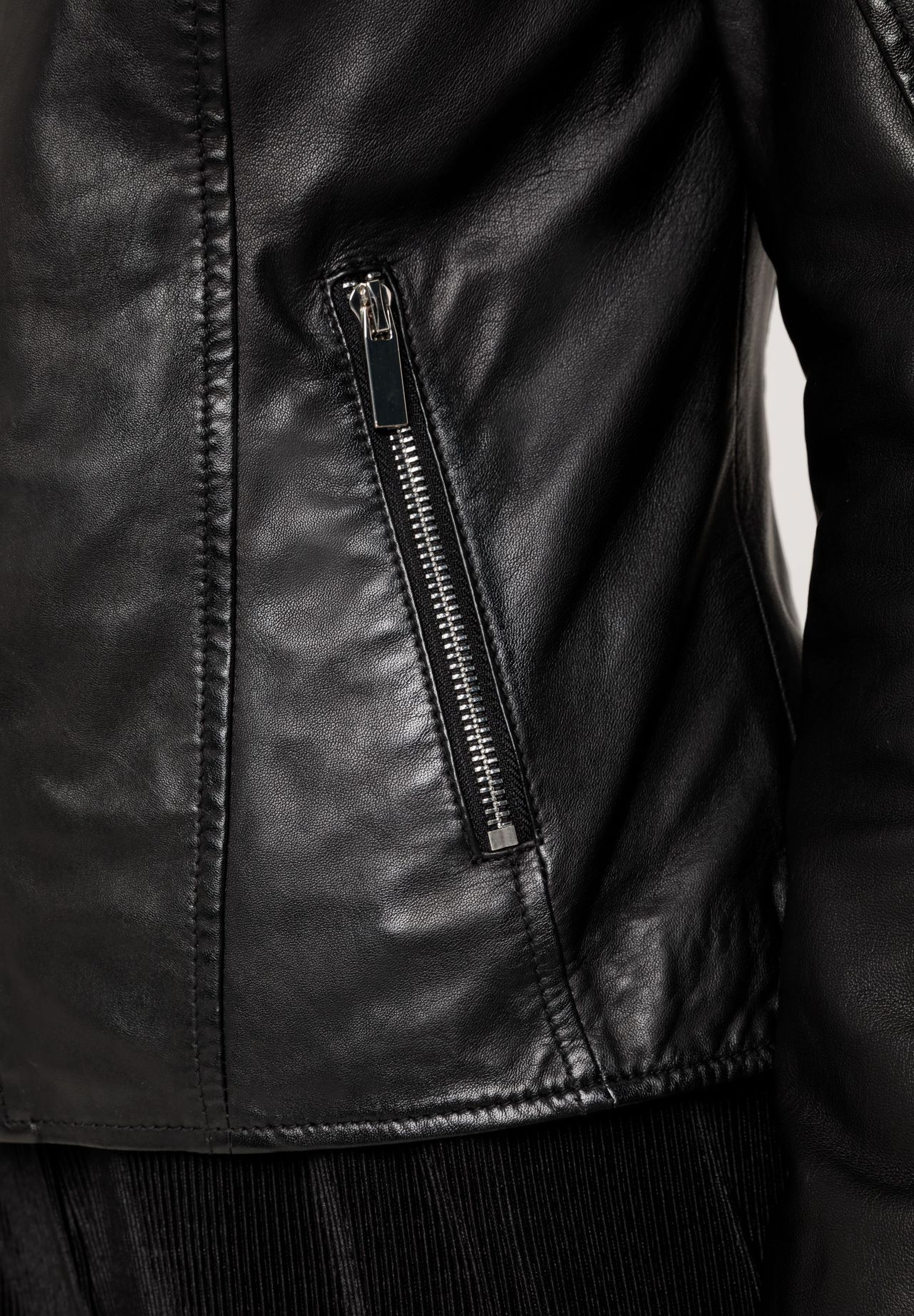 MANGUUN collection Lederjacke, Stehkragen, Reißverschlusstaschen 