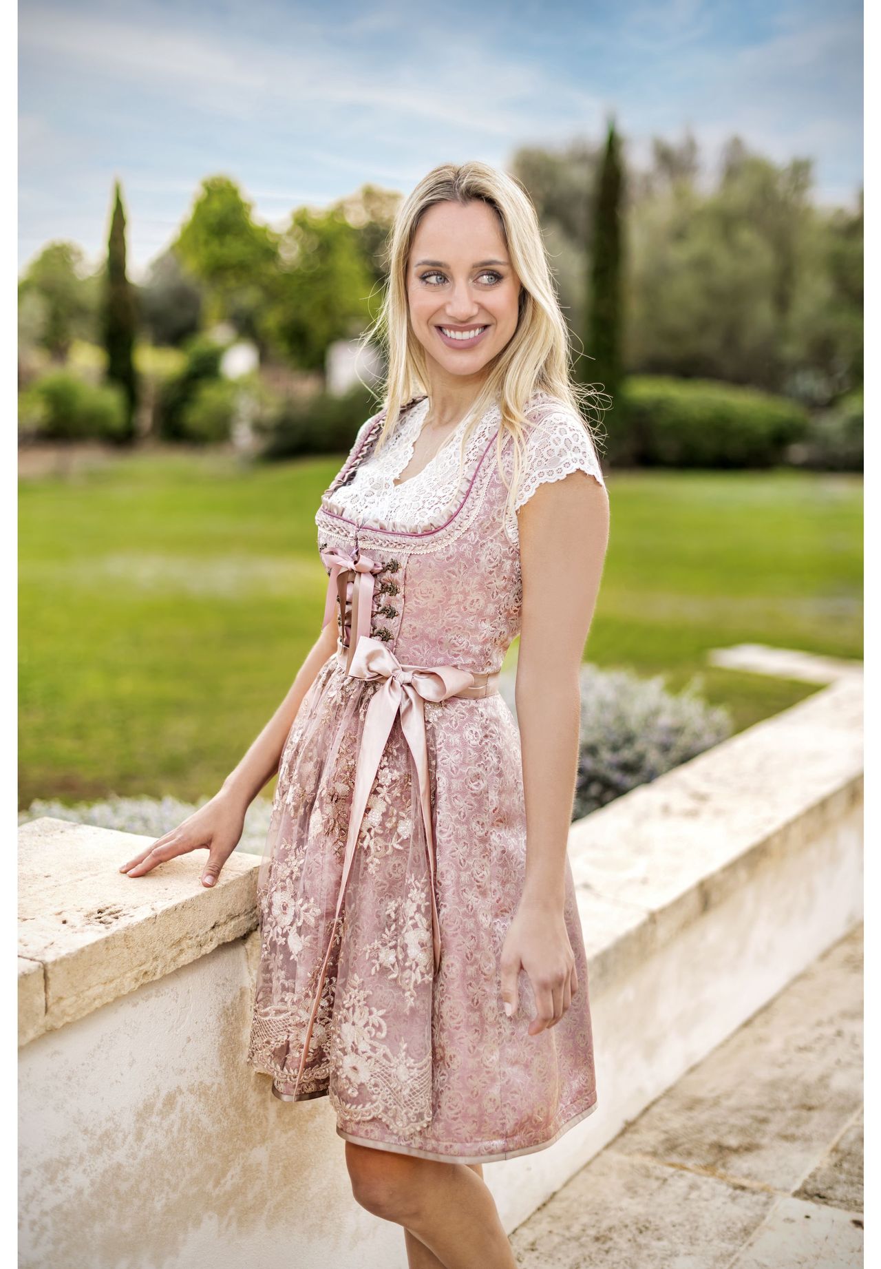 Stockerpoint Dirndlbluse B-5077 Robe Pour Occasion Spéciale, Blanc, 40