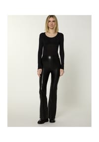 nur die - Vegane Flared Leggings in Leder-Optik NUR DIE x KILIAN KERNER - dunkelblau