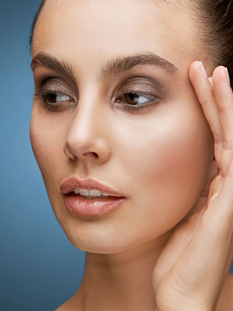 Beauty / Inspiration / Make-Up Looks - Block "Blush Contouring"