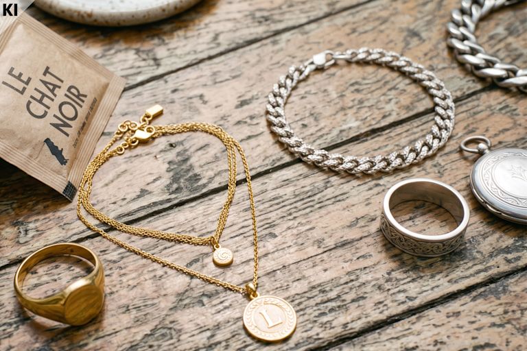 Schmuck aus Gold, Silber & Edelstahl