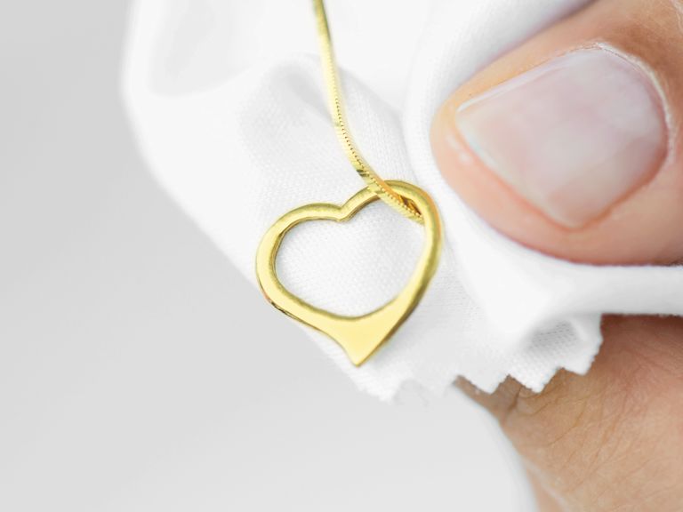 Goldschmuck polieren