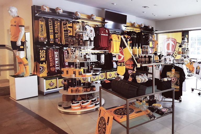 271 - Dynamo Dresden Fanshop - August 2022 - Bild/Text