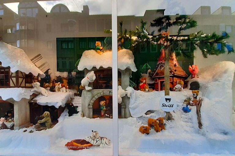 433 - Steiff Schaufenster - Dezember 2023 - Bild/Text